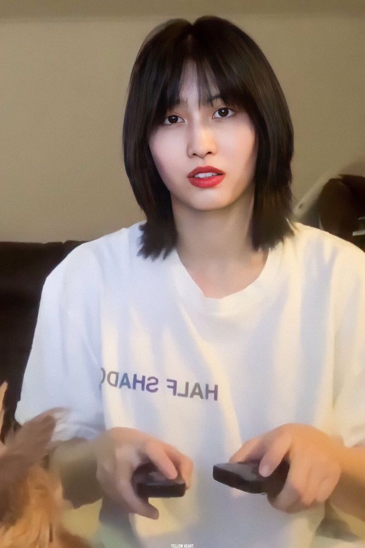 ʏᴇʟʟᴏᴡ ʜᴇᴀʀᴛ on Twitter: "#TWICE #트와이스 #MOMO #모모 @JYPETWICE… " Korean Short Haircut, Korean Short Hair, Haircut Pictures, Shot Hair Styles, Short Hair Color, Hirai Momo, Hair Stylist Life, Mullet Hairstyle, Hair Dye Colors