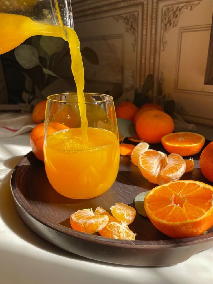 Mandarin juice Jus Jeruk Aesthetic, Orange Juice Aesthetic, Homemade Orange Juice, Juice Aesthetic, Orange Juice Cocktails, Orange Juice Recipes, Mandarin Juice, Orange Juice Drinks, Juice Menu