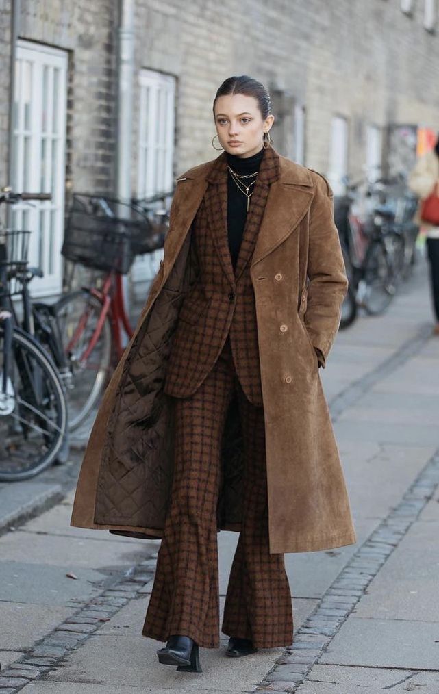 Dark Academia Turtleneck Outfit, Vintage Collared Blazer For Winter, Turtle Neck Dark Academia, Dark Academia Outfit Trench Coat, Dark Academia Coats & Jackets, 2022 Street Style, Autumn Winter 2022, Dark Academia Fashion, Academia Style