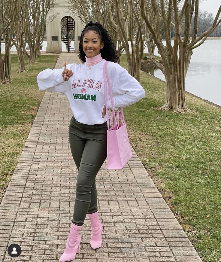 Alpha Kappa Alpha Clothing, Aka Apparel, Green Outfits For Women, Alpha Kappa Alpha Sorority Paraphernalia, Day Out Outfit, Alpha Woman, Crewneck Outfit, Sorority Fashion, Sorority Sweatshirts