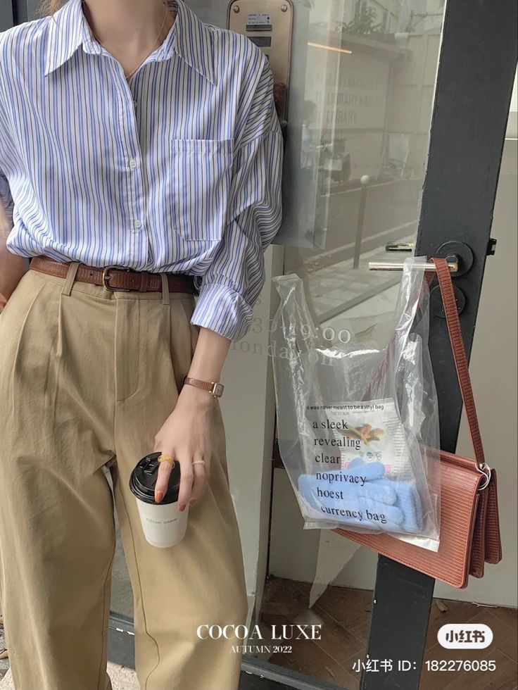 Natural Colour Outfit, Khaki Trouser Outfit Women, Women Smart Casual, Classic Business Casual, Korean Casual Outfits, Casual Day Outfits, Classy Work Outfits, Korea Fashion, 가을 패션