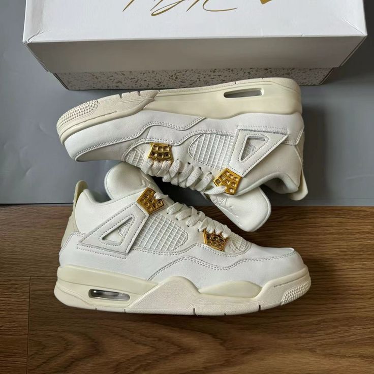 Air Jordan 4 Metallic Gold Sneaker New With Box Eu 42(Men's 8.5 Or Women's 10) Colour: White Brand :Jordan Style :Sneaker Jordan 4 Metallic, Pretty Sneakers, Nike Fashion Shoes, Nike Shoes Girls, Preppy Shoes, Pretty Shoes Sneakers, Jordan Shoes Retro, All Nike Shoes, Shoes Outfit Fashion