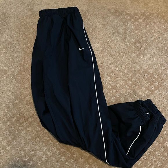 Old Nike Track Pants, Nike 90s Track Pants, Retro Nike Pants, Nike Trackpants Y2k, Navy Blue Nike Track Pants, Nike Joggers Vintage, Nike Baggy Track Pants Outfit, Vintage Nike Parachute Pants, Retro Nike Clothes