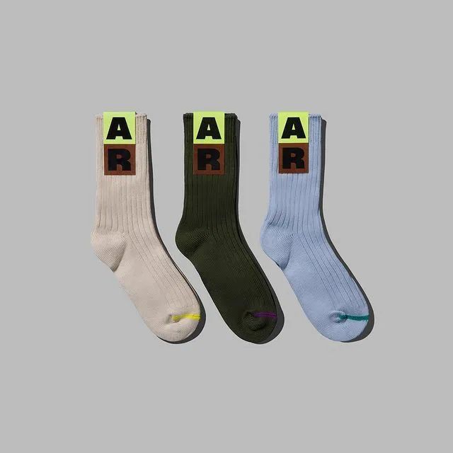 workbyworks高晗新作｜AlmondRocks品牌形象升级 Designer Socks, Brand Guidelines, Visual Identity, Gq, Book Design, Brand Identity, Design Studio, Logo Design, Walking