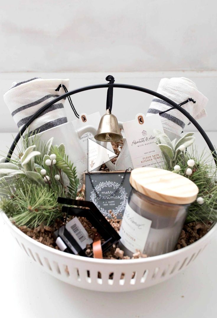 ✓✓ Hearth and Hand Christmas Gift Basket Idea for the Farmhouse Decor Lover on Your List christmas gift basket ideas, christmas gift for mom, ..? Candle Gift Basket, Diy Wine Gift Baskets, Diy Christmas Baskets, Wine Gifts Diy, Apple Festival, Wine Gift Baskets, Family Vacay, Diy Gift Baskets, Creative Diy Gifts