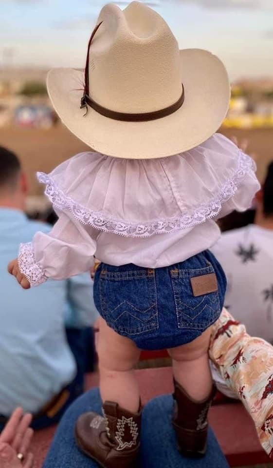 Western Baby Clothes, Rodeo Birthday Parties, Baby Clothes Country, Mexican Babies, Cowgirl Baby, Western Babies, Looks Country, Cowgirl Birthday, Baby Fits