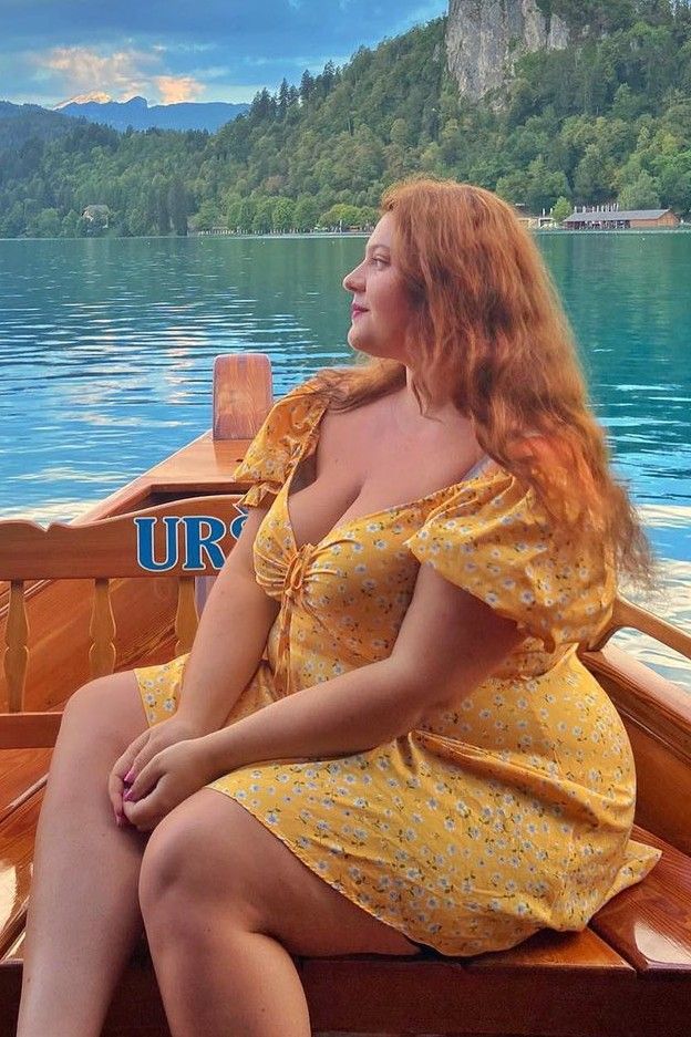 Plus Sized Redhead, Curvy Red Head Woman, Plus Size Red Head, Tess Holiday, Plus Size Cottagecore, Marine Corps Humor, Big Legs, Color Inspo, Hair Inspo Color