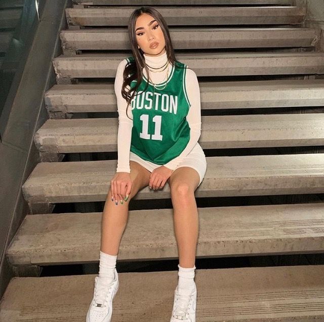 Celtics Game Outfit Women, Nba Jersey Outfit, Basketball Game Outfit Women, Basketball Jersey Outfit, Basketball Game Outfit, Nba Outfit, Game Outfit, Basketball Clothes, Tomboy Outfits