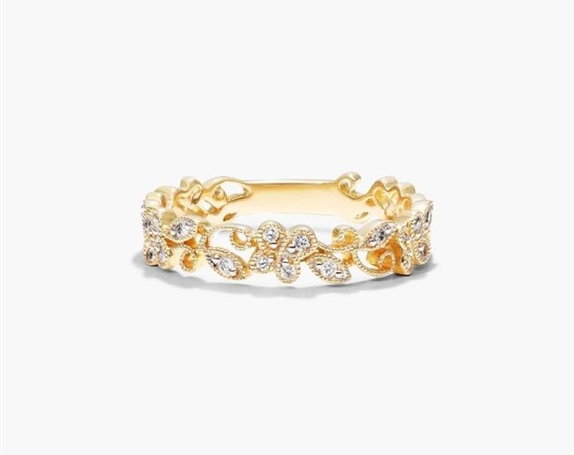 14K Yellow Gold Vine Motif Diamond Ring. This beautiful band features intricate vine patterns with round brilliant cut diamonds set all around the band. The delicate milgrain contour of the vine motif provides a vintage and romantic look to the band. This band would make a lovely wedding band or can be worn with other stackable rings. Yellow Gold Wedding Set, Rings Inspiration, Filigree Wedding Band, Paradise Wedding, Art Deco Wedding Band, Engagement Ring Inspiration, Wedding Vision, Gold Wedding Jewelry, Gold Diamond Wedding Band