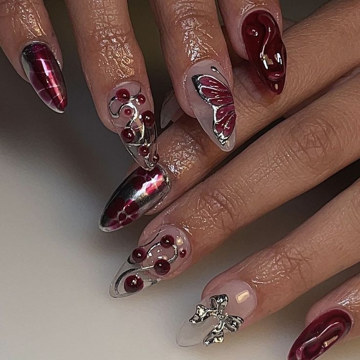 Nail Art Y2k Red, Dark Spooky Nails, Dark Fem Nails, Tgcf Nails, Dark Red Douyin Nails, Dark Red Nails Aesthetic Design, Purple Red Nails, Red Douyin Nails, Garnet Nails