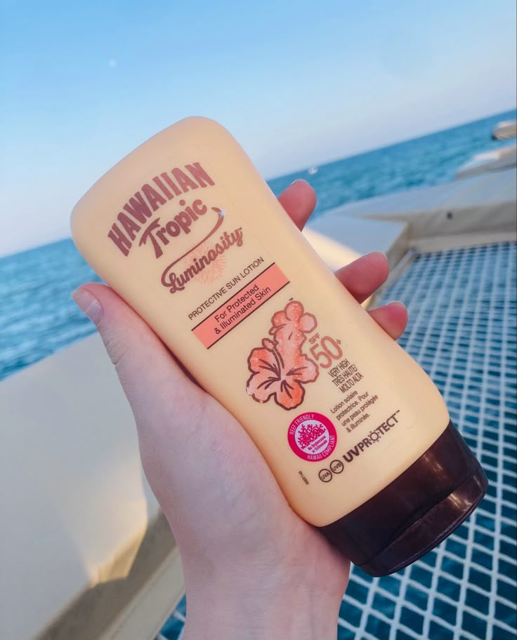 Hawaiian tropic skincare aesthetic summer 2023 europe beach vibes Hawaiian Tropic Aesthetic, Tropical Skincare, Summer Cosmetic, Beach Skincare, Europe Beach, Tropical Core, Europe Beaches, Travel To Fiji, Kitty House