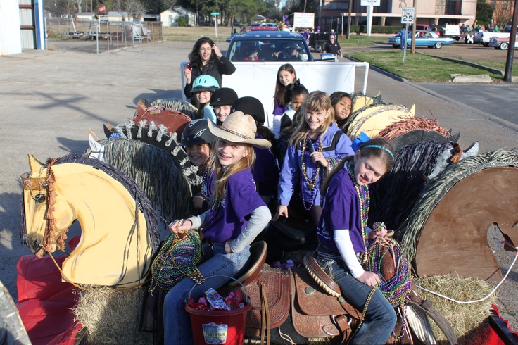 4h Parade Float Ideas, Western Parade Float Ideas, Western Parade Float, Rodeo Carnival, Western Theme Party Decorating Ideas, Halloween Parade Float, Parade Float Ideas, Mardi Gras Kid, Christmas Parade Floats