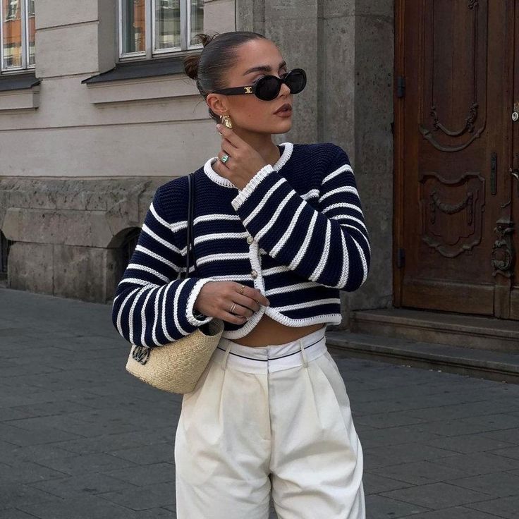 PULL LOUISE - Shyrz - streetwear - y2k - casual - vanilla Claudia Aesthetic, Knitted Jackets Women, Cute Coats, Corporate Attire, Elegant Sweater, Mode Casual, Mode Inspo, Mongolia, Short Jacket