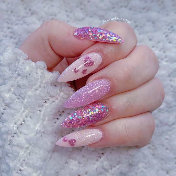 Pink Glitter Heart Nails, Pink Maximalist Nails, February Nails Ideas 2024, Nails Inspiration Pink Glitter, Barbie Nails Design Ideas, Glittery Nail Designs, Pink Barbie Nails, Barbie Nails, Unghie Nail Art