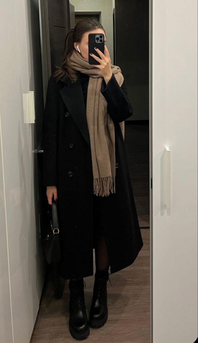 Styling A Long Coat, Winter Coat And Scarf Outfit, How To Style Black Wool Coat, How To Style Long Black Coat, Black Coat Scarf Outfit, Black Coat Scarf, Black Dress Coat Outfit, Black Coat Casual Outfit, How To Style Black Coat