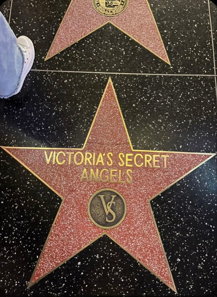 two star on the hollywood walk of fame with victoria's secret angels written on it