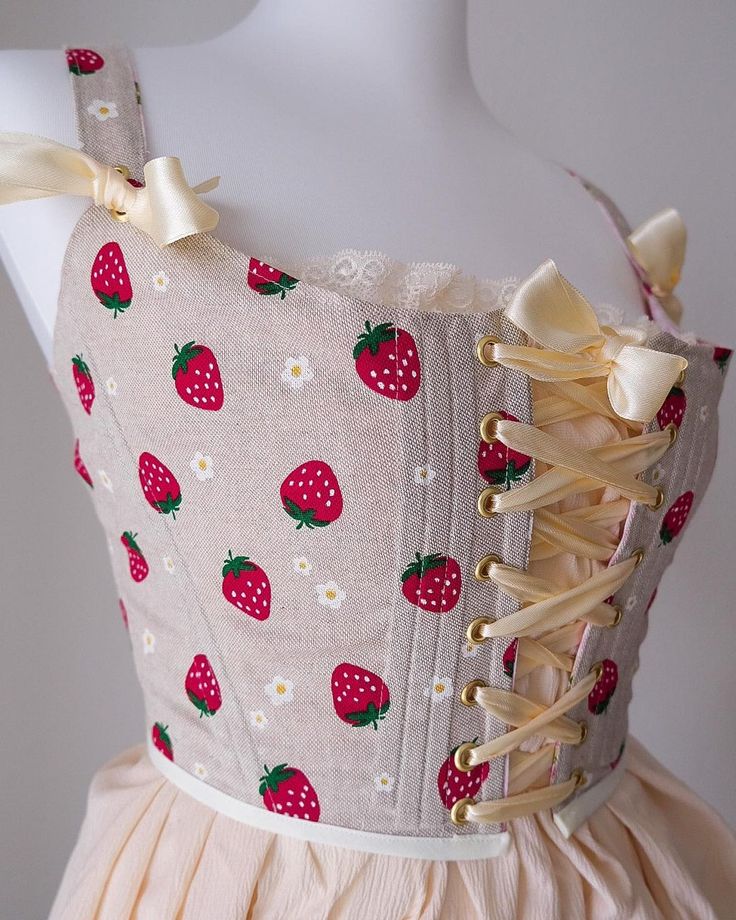 Kawaii Corset Outfit, Strawberry Corset Top, Corset Cottagecore, Spring Coquette Underbust Corset, Luna Lovegood Style, Cottagecore Corset Top, Strawberry Shortcake Costume, Ren Faire Outfits, Strawberry Print