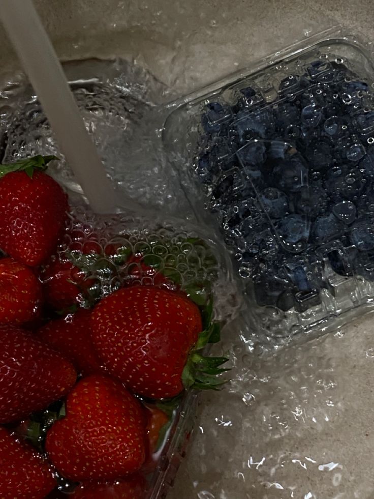 Blueberries strawberries aesthetic | Blueberry, Strawberry, Yummy