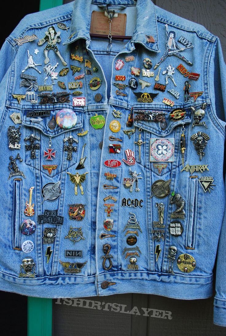 Jean jacket with many rare pin badges.update #3 Jean Jacket With Patches, Jean Jacket Ideas, Pins On Denim Jacket, 80s Memories, Jean Jacket Diy, Denim Pins, Battle Jackets, Jacket Diy, Jacket With Patches