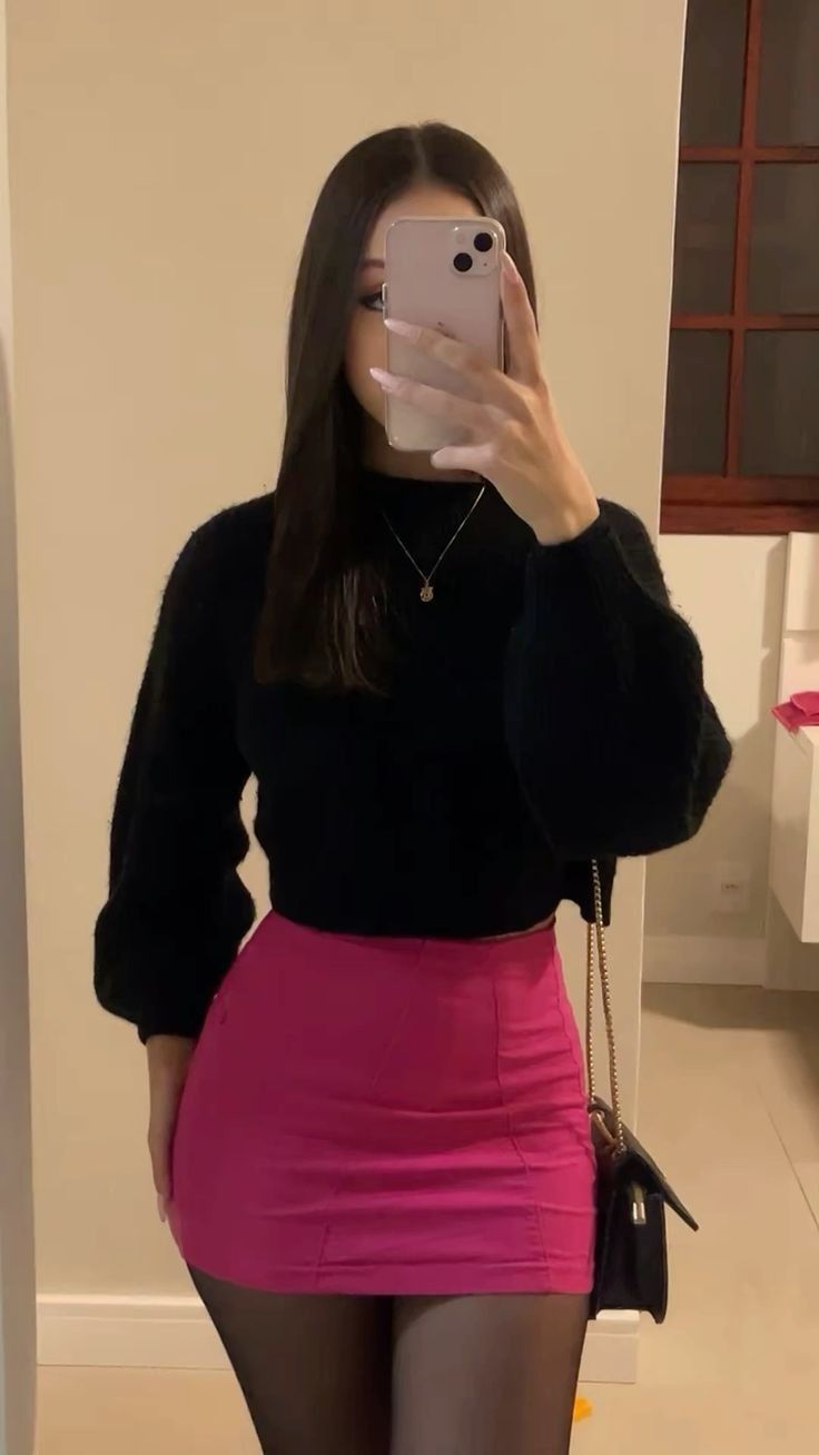 Skirt Pink Outfit, Ootd Frio, Outfits Fresas, Latina Fashion Outfits, Winter Fashion Outfits Casual, Outfit Inspo Casual, Looks Party, Causual Outfits, Looks Chic