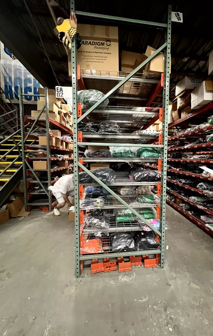 there are many shelves in the warehouse with items on them