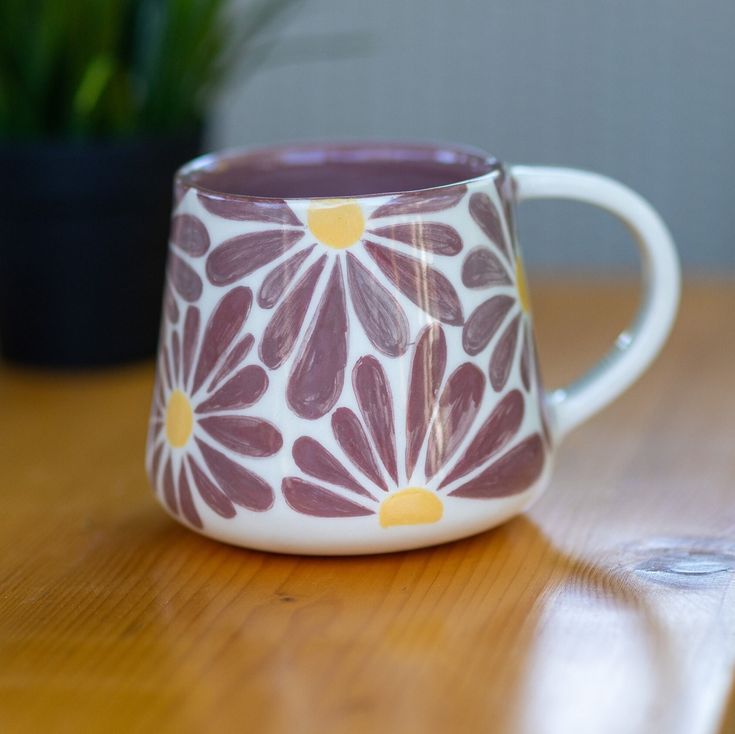 🌸 Flowers Coffee Mug - Handmade Large Mug for Your Cozy Coffee Moments 🌿 ✨ Sip Your Favorite Beverages in Style with this Beautifully Handcrafted Floral Mug ✨ Indulge in the enchanting beauty of our Flowers Coffee Mug. This exquisite handmade large mug is adorned with delicate floral patterns, bringing a touch of elegance and nature's charm to your daily coffee or tea routines. 🌿 Handcrafted Elegance: Each mug is lovingly handcrafted, showcasing the artistry and attention to detail that goes Different Pottery Ideas, Ceramic Mug Painting Ideas Floral, Pottery With Flowers On It, Pottery Painting Tea Cup, Intricate Pottery Painting, Ceramic Painting Patterns, Glaze Patterns Ceramic Art, Handmade Coffee Mug, Simple Mug Painting