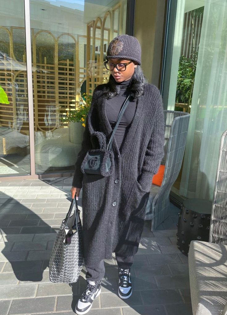 2023 Fashion Trends For Women In 30s, Creative All Black Outfits, Street Fits Aesthetic, Navy Blue Sweatsuit Outfit, Posh Style Fashion, Fall Street Style Black Women, Long Dress Outfit Black Women, Fall Clothing Black Women, Winter Style Black Women