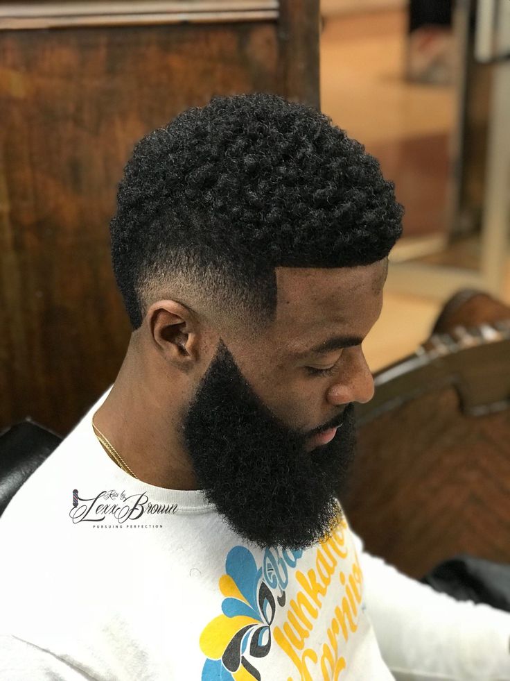 Haircut Cutmeuupp In 2019 Black Men Hairstyles Hair South Of France Haircut, France Haircut, Men Mohawk, Trendy Mens Hairstyles, Kinds Of Haircut, Black Hair Cuts, Ideas Haircut, Black Men Beards, Beard Game