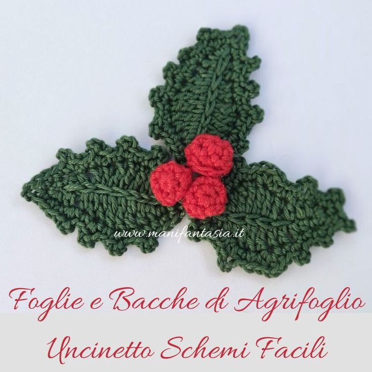 crocheted holly leaves with red berries on them are featured in an article titled fogle e bacce di arrifoglio