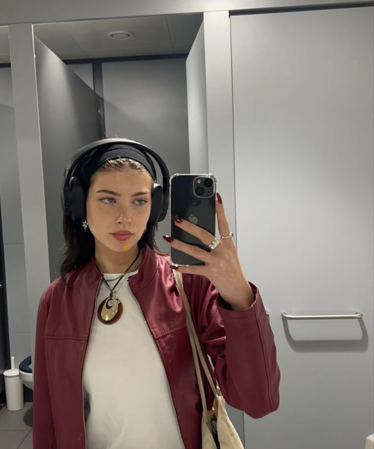 Big Headphones Outfit, Chunky Headband Hairstyles, Red Biker Jacket Outfits, Black Headphones Outfit, Red Headband Outfit, Marshall Headphones Outfit, Jbl Headphones Outfit, Red Necklace Outfit, Chunky Necklace Outfit