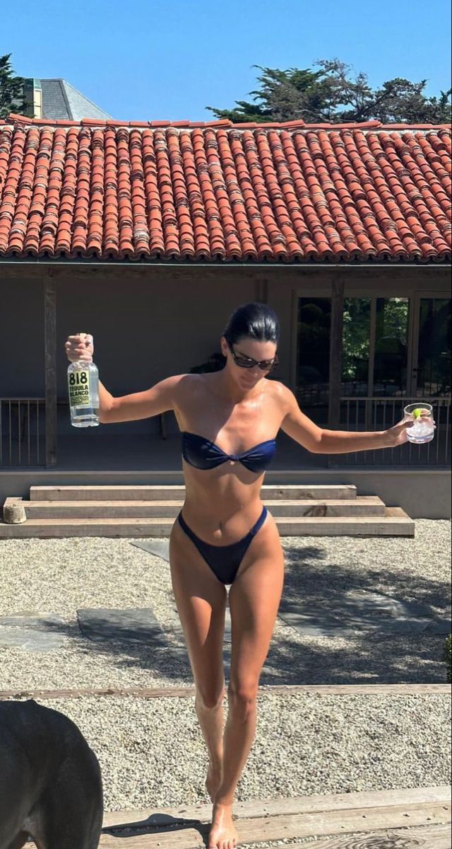 Kendall Jenner Body Shape Type, Swimsuit Kendall Jenner, Kendall Jenner Pilates, Kendall Jenner 2024, Kendall Jenner Swimsuit, Kendall Jenner Summer, Kendall Jenner Pics, Kendall Jenner Body, Kylie Jenner Photoshoot