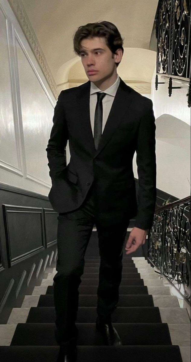 Gioele Ossola Aesthetic, Prom Boys Outfit, Guys Prom Outfit, Formal Pics, Boy Prom Outfit, Suits For Guys, Groom Suit Black, Western Boy, Classic Academia