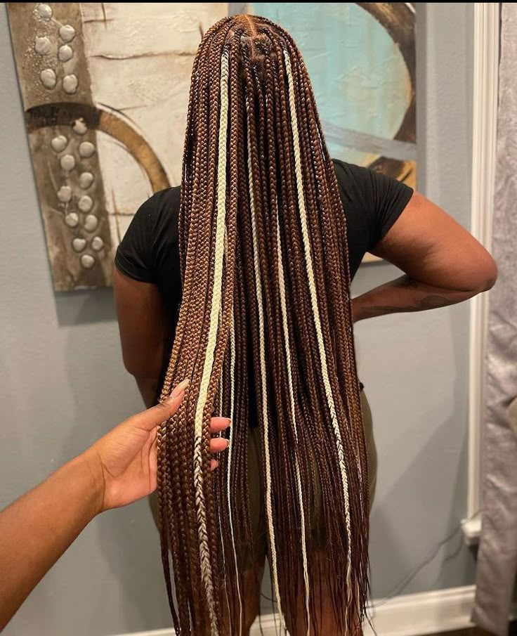 mixed color knotless braids Dark Blonde Braids Black Women, Dark Brown And Blonde Braids, Mixed Color Knotless Braids, Mixed Color Braids, Braids Hair Color, Color Knotless Braids, Color Braids, Latest Braided Hairstyles, Braiding Hair Colors