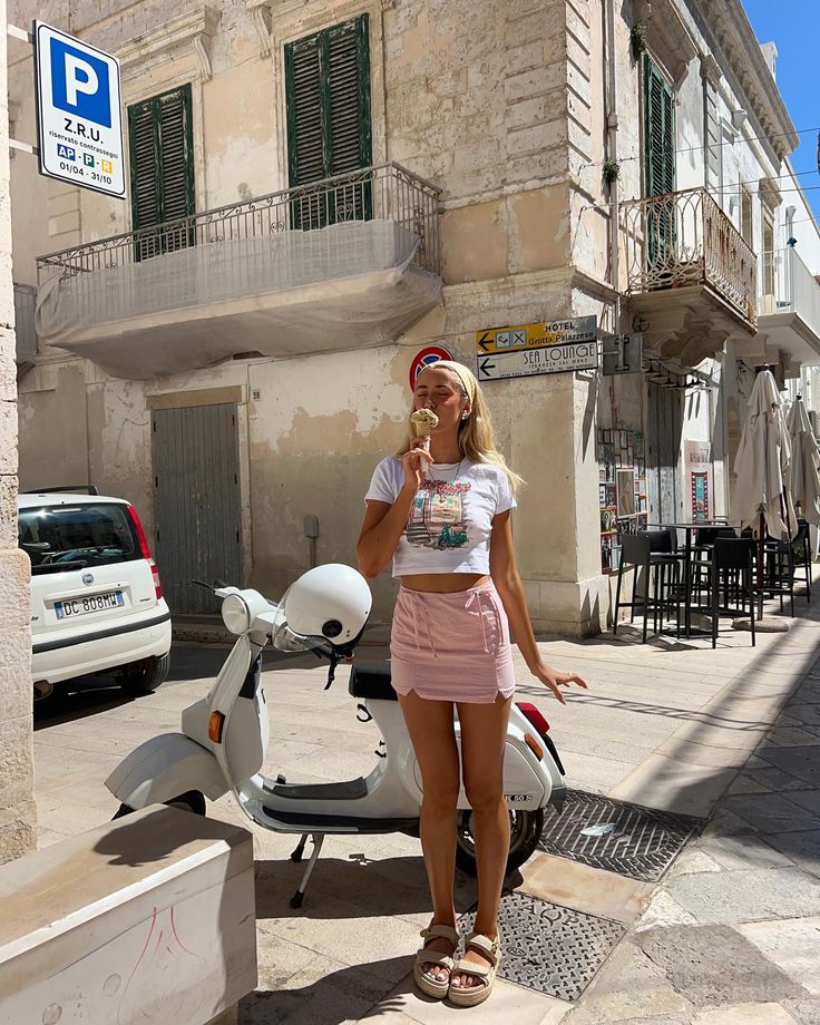 gelato for breakfast in @pacsun #pacpartner #ad 🍨 City Break Outfit Summer, Abroad Life, Breakfast Outfit, City Break Outfit, Summer City, Outfit Ideas Summer, Insta Outfits, Fashion Week Trends, Perfect Summer Outfit