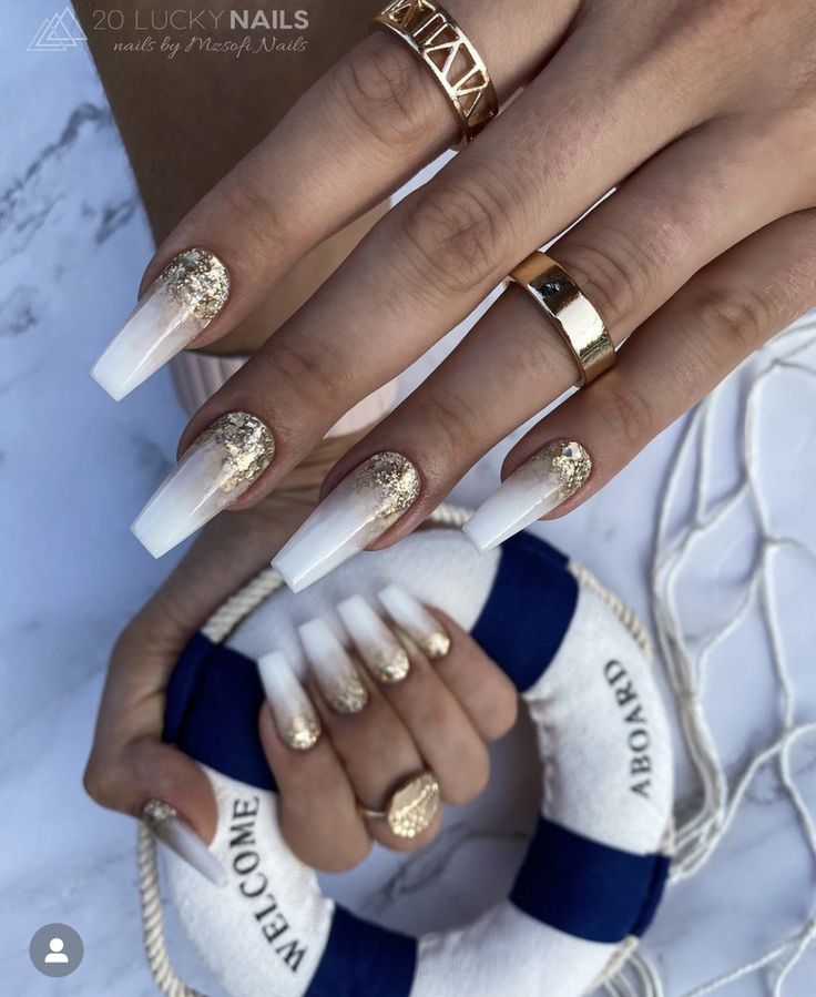 Gold Toe Nails, Gold Gel Nails, White Nails With Gold, White Gel Nails, Gold Acrylic Nails, Unghie Sfumate, Milky Nails, White Acrylic Nails, White Nail