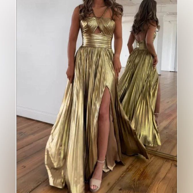 Gold Sherri Hill Dress Used Only Once Size 10 Perfect Condition Beautiful Evening Dresses, Dress Drape, Looks Party, Long Evening Gowns, Long Prom Dresses, Grad Dresses, Looks Chic, Evening Gowns Formal, Formal Dresses Prom