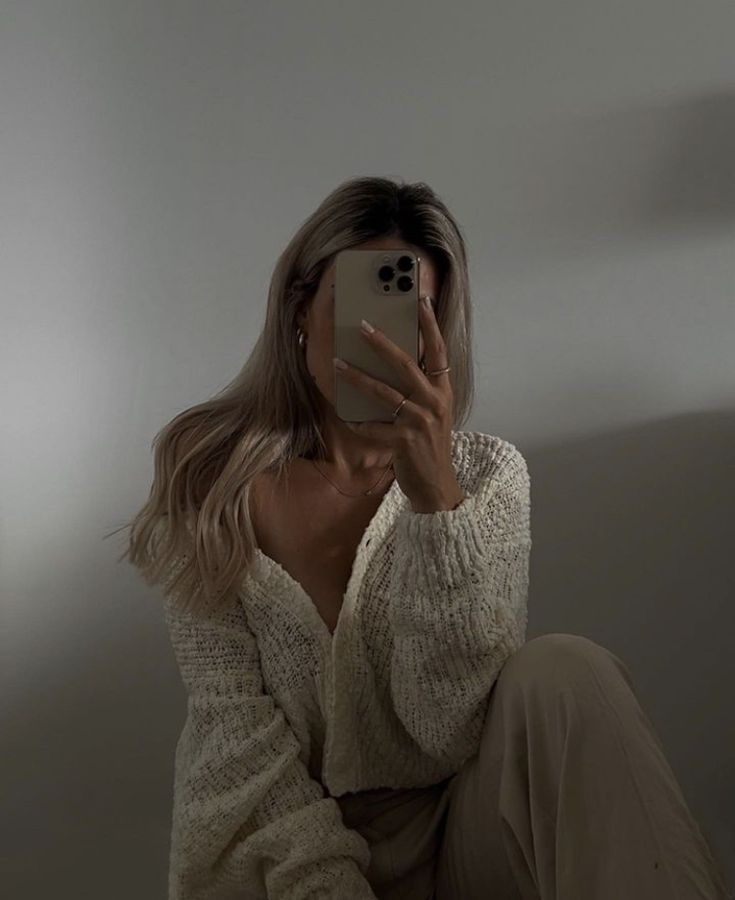 Vanilla Girl Aesthetic, Cozy Mood, Haircuts For Long Hair With Layers, Vanilla Girl, Aesthetic Outfit Ideas, Paris Outfits, Beige Aesthetic, Ideas For Instagram Photos, 2024 Vision