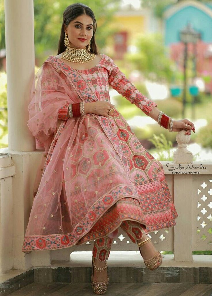 Prabh Grewal, Patiala Suit Designs, Punjabi Models, Shadi Dresses, Indian Bride Outfits, Punjabi Outfits, Blouse Casual Fashion, Punjabi Dress, Long Dress Design