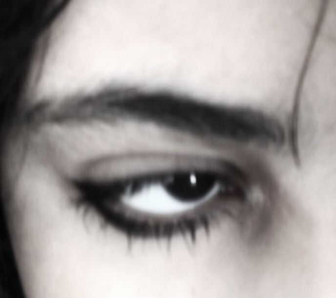 Eyes Rockstar Eyeliner, Outlined Eyes, Messy Eyeliner, Regulus Black Aesthetic, Tumblr Grunge Aesthetic, Vampire Eyes, Vampire Bride, Cool Makeup Looks, Regulus Black