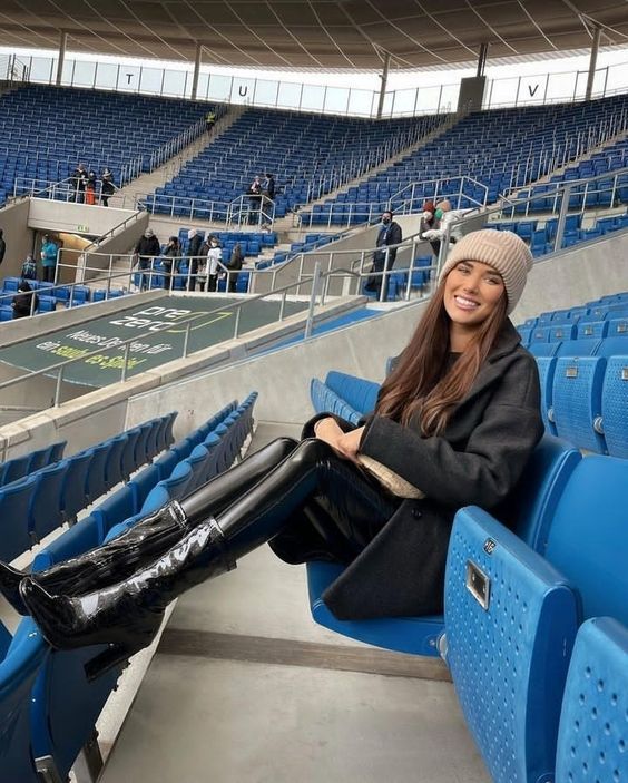 Soccer Game Outfit Women, Soccer Game Outfit, Celeste Aesthetic, Soccer Game Outfits, Soccer Wife, Soccer Stadium, Game Outfit, Stadium Tour, Soccer Game