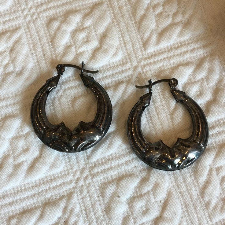 "Vintage Silver Plate Animal Type Hoop Earrings. Ridged Hoop Designs. Need to be polished. Earrings in Good Shape but tarnished. Will polish up nicely. Size:  1 1/8\" X 1 1/4\" For other vintage jewelry and other items see:  www.VeryVictorianStudio.etsy.com. For sewing related items see my other shop: www.SewingRoomStore.etsy.com. Thank you for looking!" Grunge Hoop Earrings, Vintage Hoop Earrings, Vintage Nickel-free Metal Hoop Earrings, Shiny Metal Hoop Jewelry, Metal Hoop Earrings With Shiny Finish, Small Hoop Metal Jewelry With Shiny Finish, Small Hoop Metal Earrings With Shiny Finish, Vintage Small Hoop Metal Earrings, Vintage Metal Round Hoop Earrings