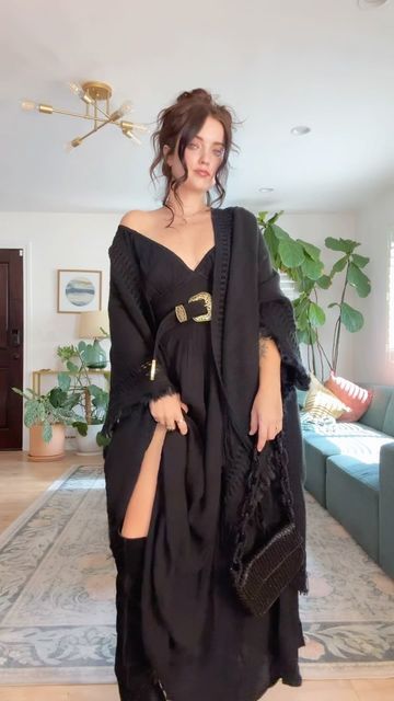 Samhain Outfit Ideas, Witchy Thanksgiving Outfit, Witch Cosplay Aesthetic, Witch Fashion Modern, Raven Core Aesthetic Outfits, Dark Boho Clothes, Cottage Core Witch Aesthetic Outfits, Cozy Witchy Outfit, Easy Witch Outfit