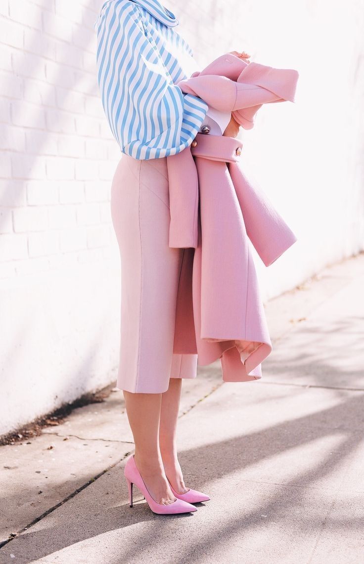 Pink Pumps Outfit, Pink Pencil Skirt Outfit, Pink Shoes Outfit, Pink Skirt Outfits, Amusement Park Outfit, Light Pink Skirt, Pink Obsession, Park Outfit, Blue Striped Blouse