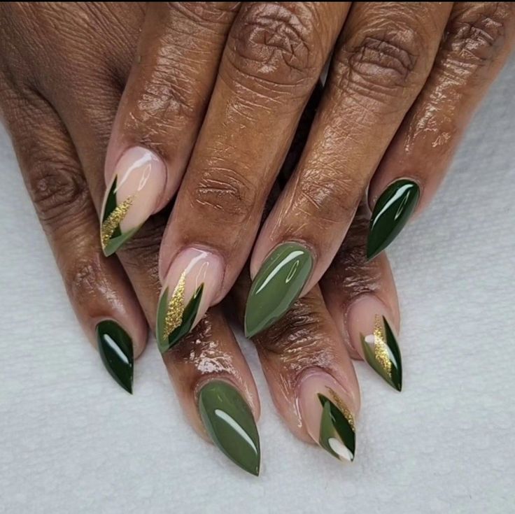 Olive Green Birthday Nails, Olive Green Manicure Ideas, Olive Green And Burgundy Nails, Olive Green Christmas Nails, Jamaica Nails Vacations, Olive Green Acrylic Nails, Hunter Green Nails Design, Patty Day Nails, Army Green Nails