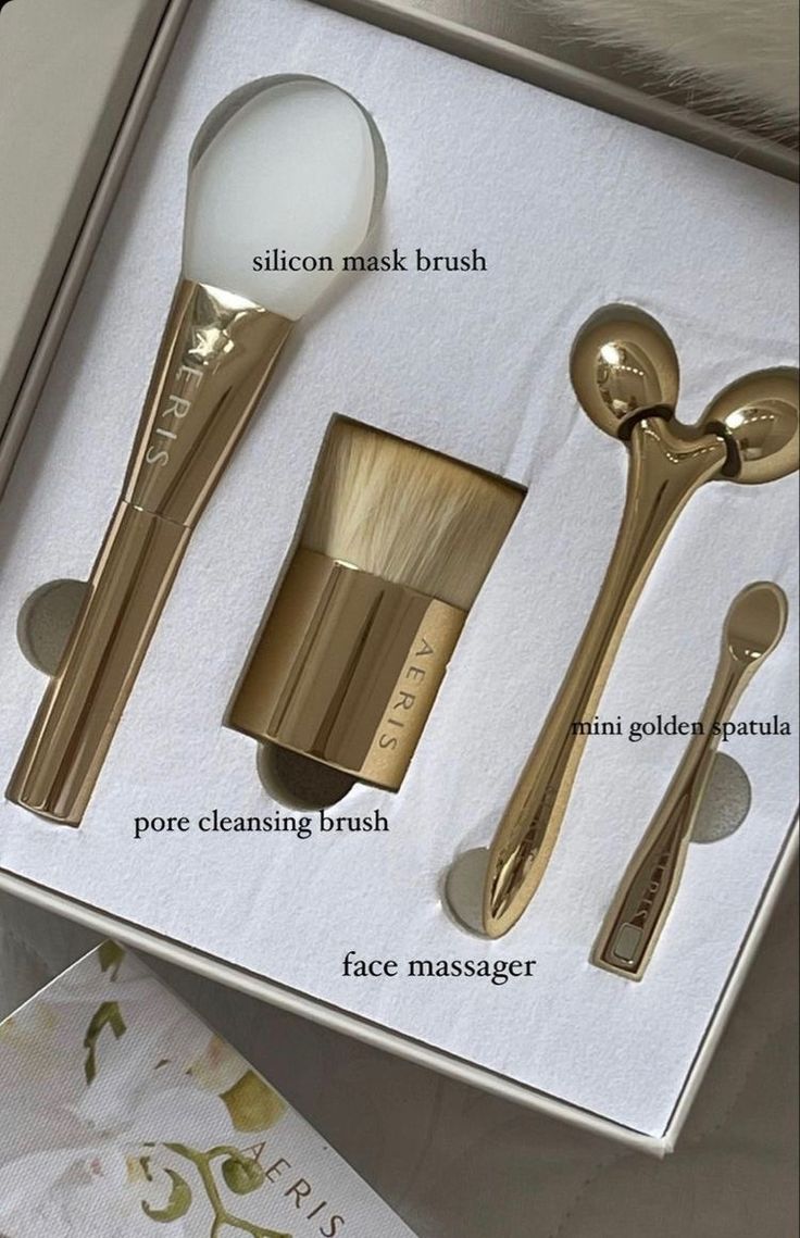 Types Of Makeup Brushes, Koleksi Makeup, 2022 Makeup, Makeup Contouring, Alat Makeup, Face Brush Cleansing, Beauty Finds, Shower Skin Care, Types Of Makeup