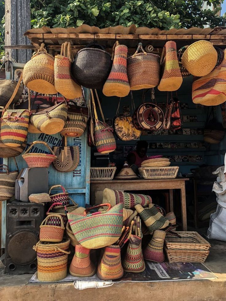 baskets and other items are on display at an outdoor market