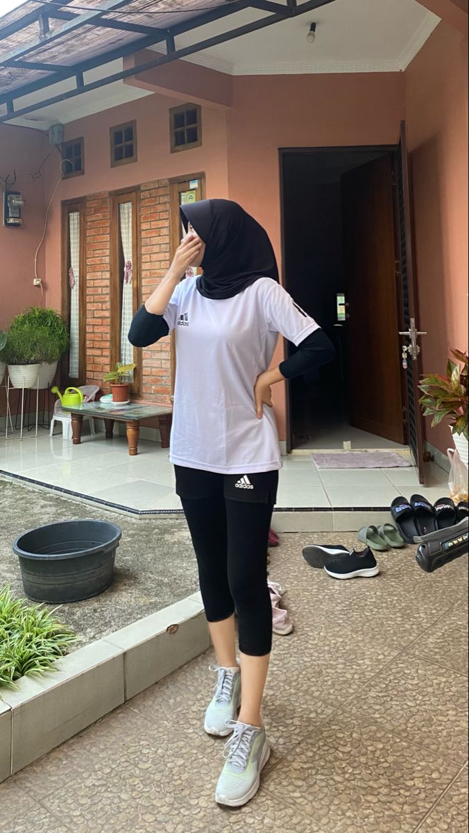 Outfit Jogging Hijab Legging, Outfit Ngegym, Style Jogging Hijab, Outfit Badminton Hijab, Ootd Gym Hijab, Outfit Gym Hijab, Style Olahraga Hijab, Outfit Lari, Pap Jogging