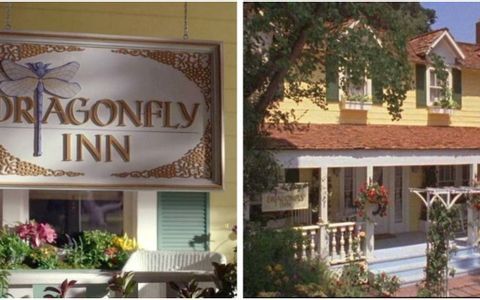 two pictures of the front and side of a building with flowers in pots on the porch