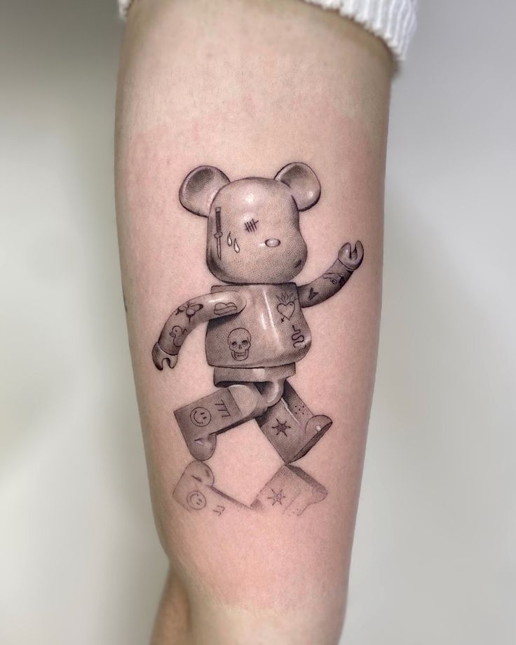 #bearbrick #tattoolovers #tattooideas #bear #microrealism #bearbrickcollectors #kaws #kawscollectors #toycollection Micro Realism Tattoo, Southside Tattoo, Micro Realism, Tattoo Website, Gallery Tattoo, Best Tattoo Ideas, World Tattoo, Tattoo Parlors, Realism Tattoo