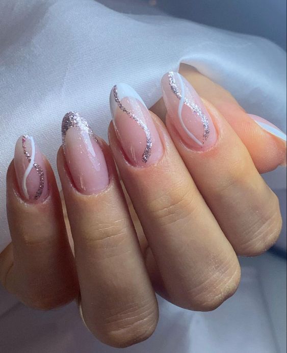 Grad Nails, Gold Gel Nails, White And Silver Nails, Nails Yellow, Formal Nails, Subtle Nails, Summery Nails, Classy Acrylic Nails, Silver Nails